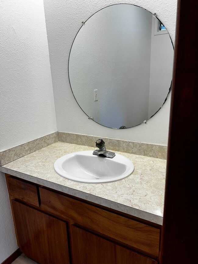 Building Photo - 25-209-209 Hana St