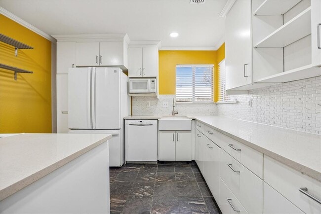 Building Photo - 2808 Thrushwood Dr