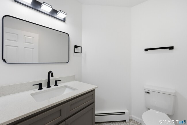 Building Photo - 70 Victoria Ct