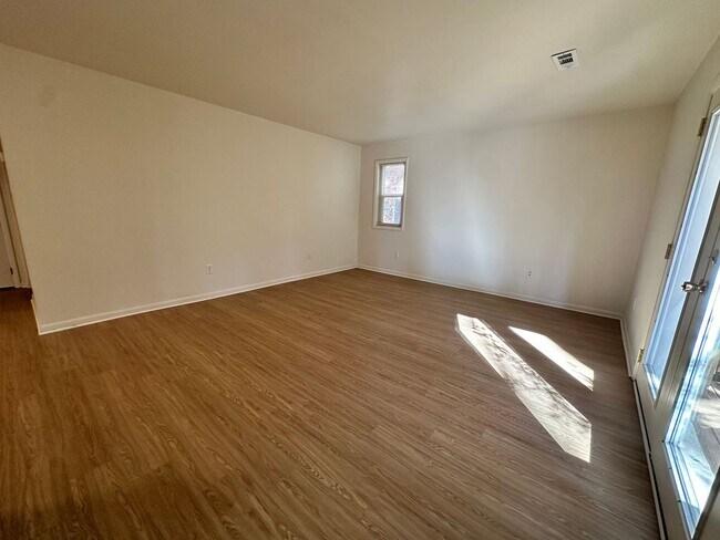 Building Photo - 139 Albemarle Dr