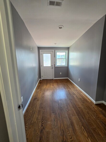 Building Photo - 802 Farragut St NW