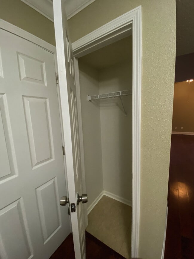 Building Photo - Welcome home to this charming 4-bedroom, 2.5-bath home in Noblesville!