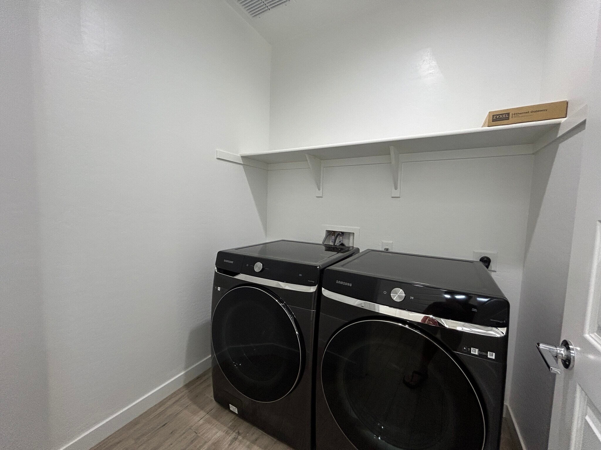 Building Photo - 2241 E Meadowview Ct