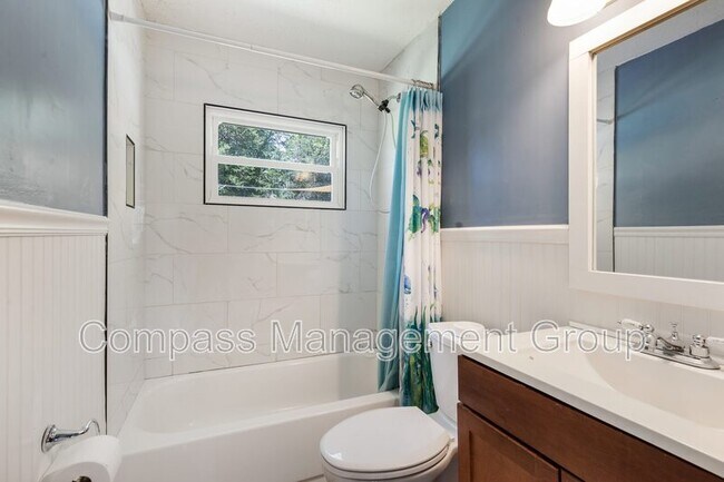 Building Photo - 321 Sarvis Dr