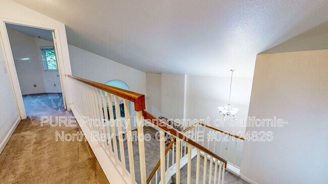 Building Photo - 2070 Pinercrest Dr