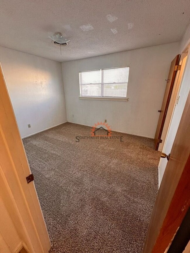 Building Photo - Cute 2 bedroom 2 bath home