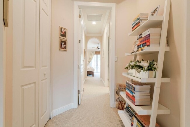 Building Photo - 106 Renaissance Dr