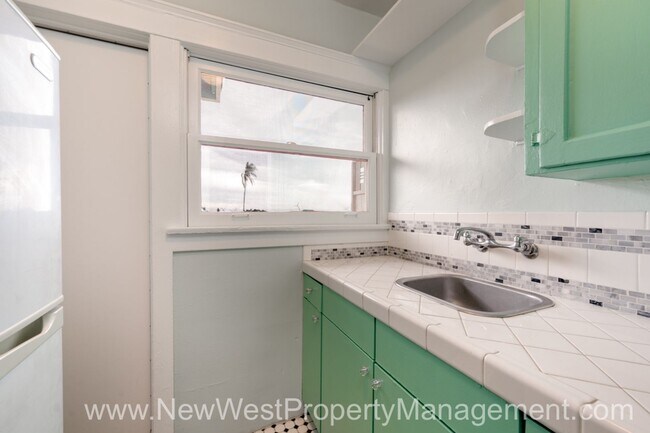 Building Photo - Charming Sherman Heights Studio, Small Pet OK!