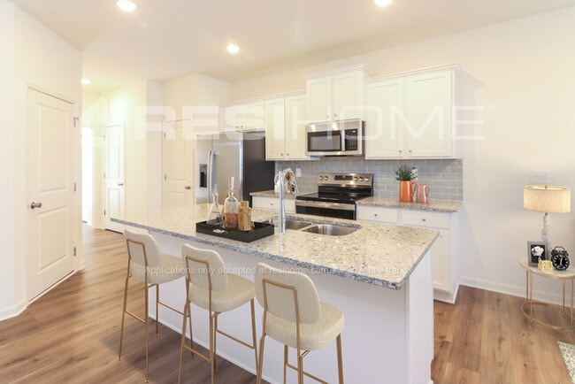 Building Photo - 679 Louis Ln