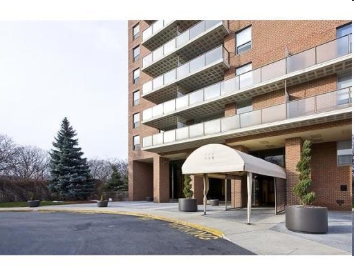 Primary Photo - Jamaicaway Tower and Townhouses