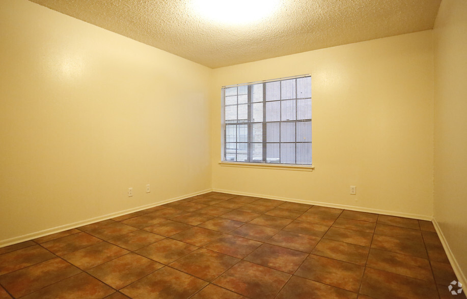 1BR/1BA -650SF - Chateau Creole Apartments