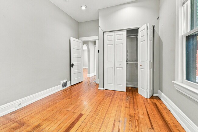 Building Photo - $2,845.95, 3 bed, 1 bath, located in Denver with New Appliances