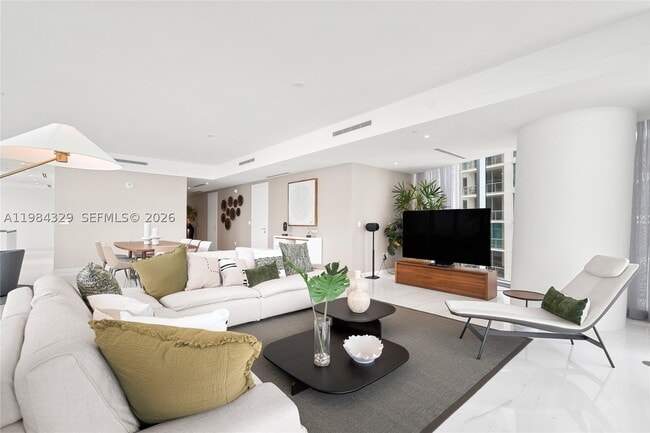 Building Photo - 300 Biscayne Blvd