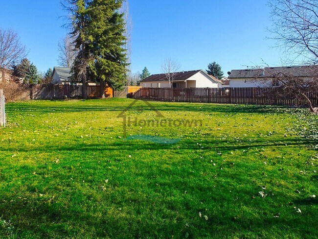 Building Photo - Spacious 4 Bedroom Home with Fenced Backyard & Garage
