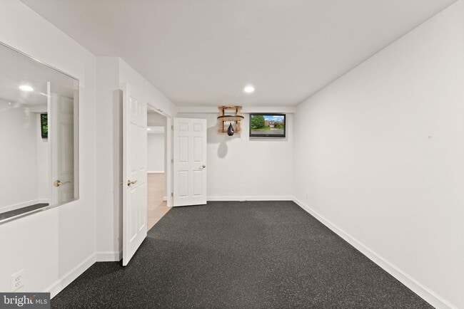 Building Photo - 46448 Montgomery Pl