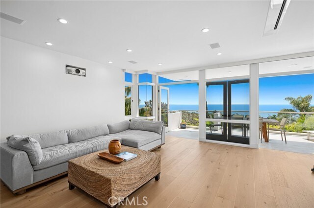 Building Photo - 1061 Skyline Dr