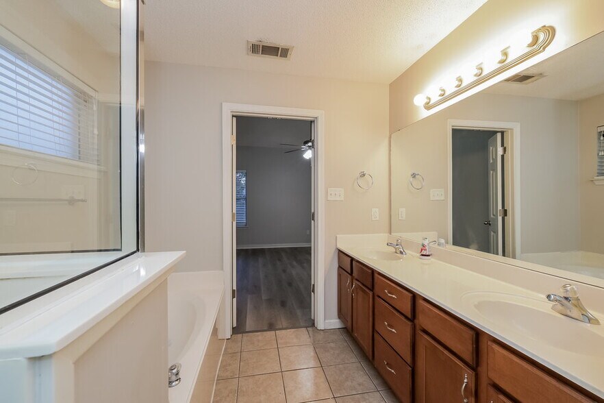Building Photo - 375 Dogwood Springs Dr