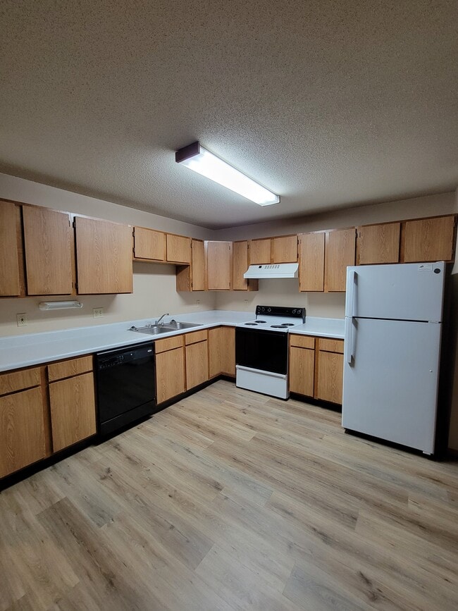 Building Photo - 8th & 8th Apartments