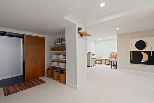 Building Photo - Beautiful Single Family Home!