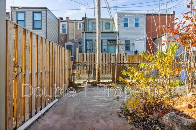 Building Photo - 912 N Milton Ave
