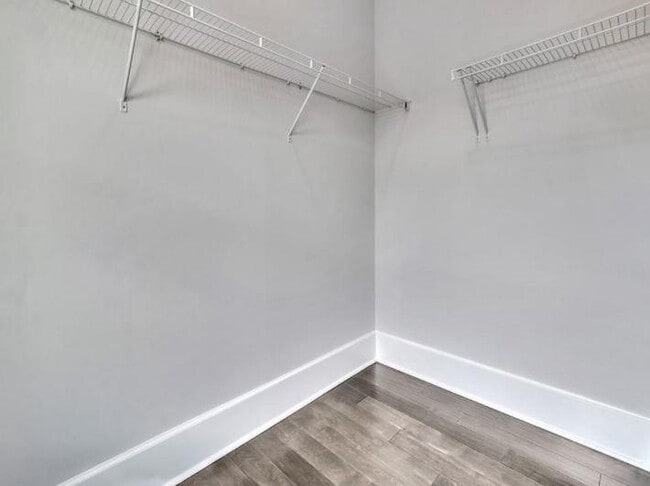 Building Photo - 456 Parkway Dr NE