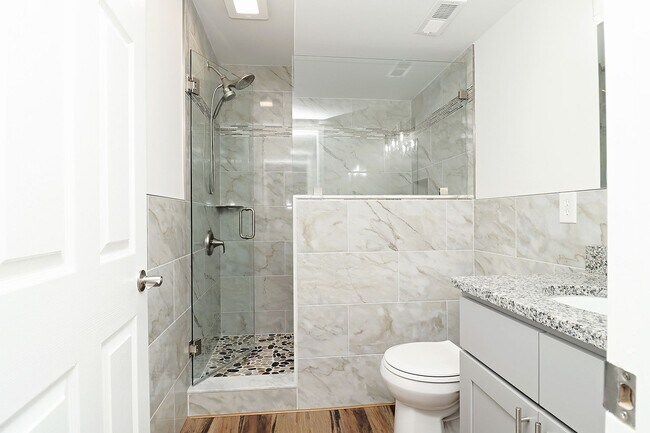 Building Photo - Beautifully Renovated Downtown Basement Ap...