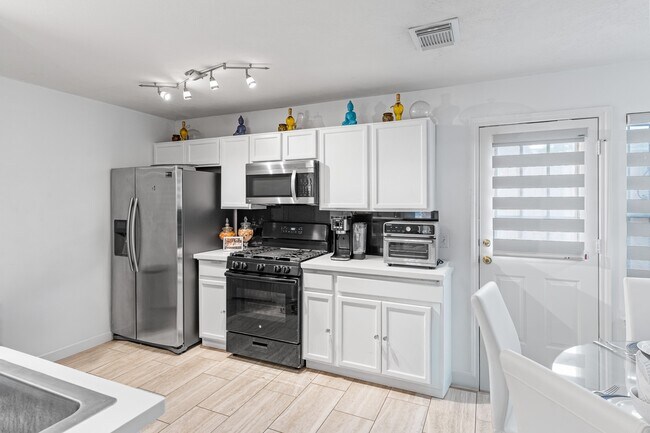 Building Photo - 1008 Robin St