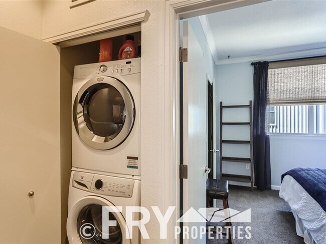 Building Photo - Furnished Townhome in RiNo