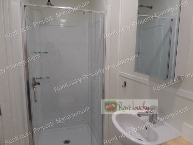 Building Photo - 2110-2116 NE 85th St