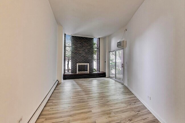 Building Photo - 1750 N Wells St
