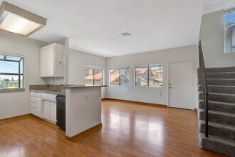 Building Photo - Thousand Oaks- Three Bedroom Condo