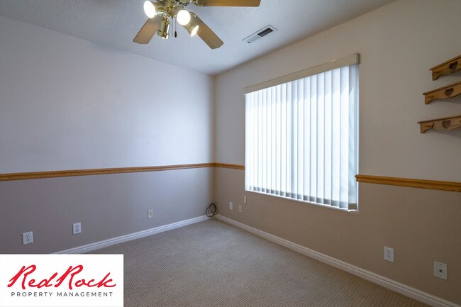 Building Photo - 3 Bed 2 Bath Home in Ivins with Views of Red Mountain