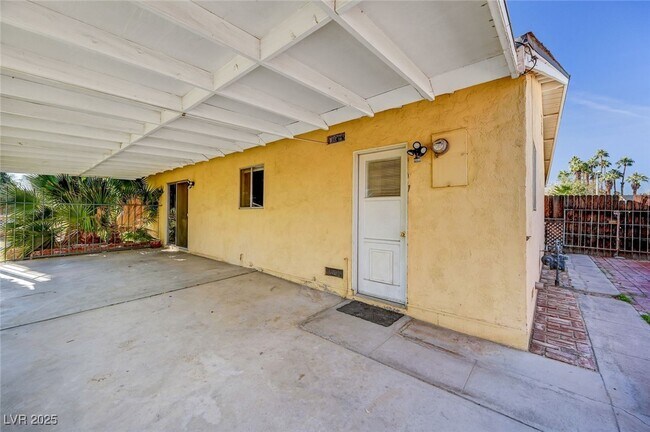 Building Photo - 1516 Inverness Ave