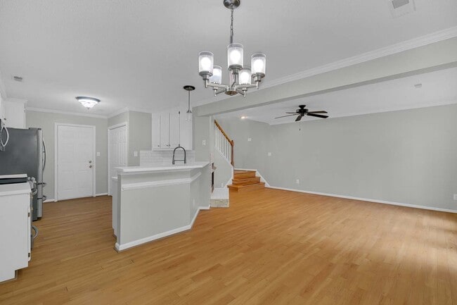 Building Photo - 308 Charleston Way