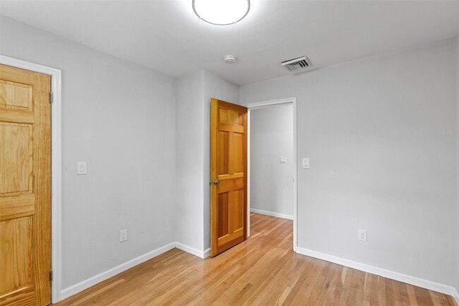 Building Photo - 934 Lester Rd