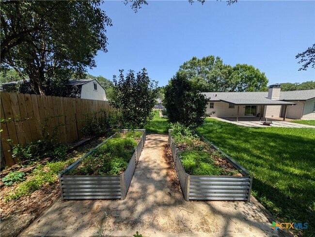 Building Photo - 405 Oakwood Blvd
