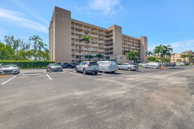 Building Photo - 6866 Huntington Ln