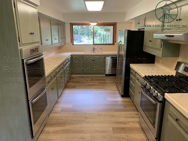 Building Photo - Updated, Sunny and Spacious 3/3 Carmel Valley Home