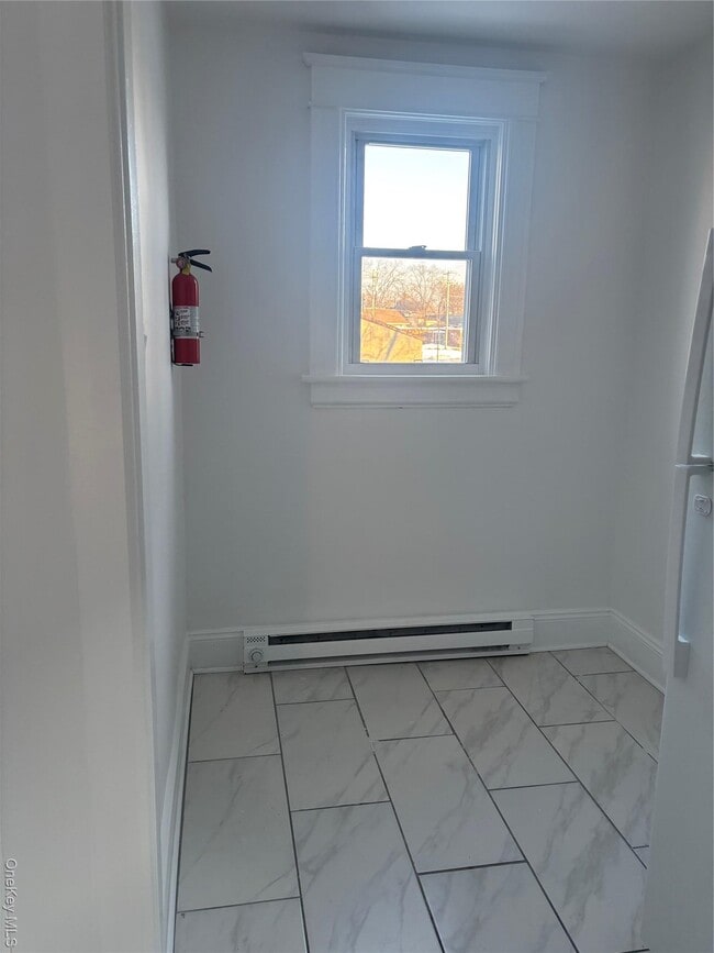 Building Photo - 20 N White St