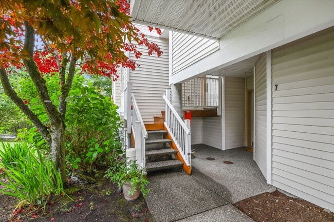 Building Photo - Updated Townhouse in Lynnwood-with Garage ...