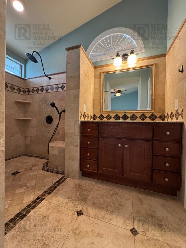 Building Photo - Spacious & Stylish Living in the Heart of Lake Elsinore