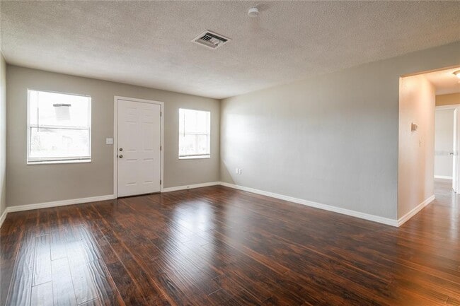 Building Photo - 610 Charlotte Ave