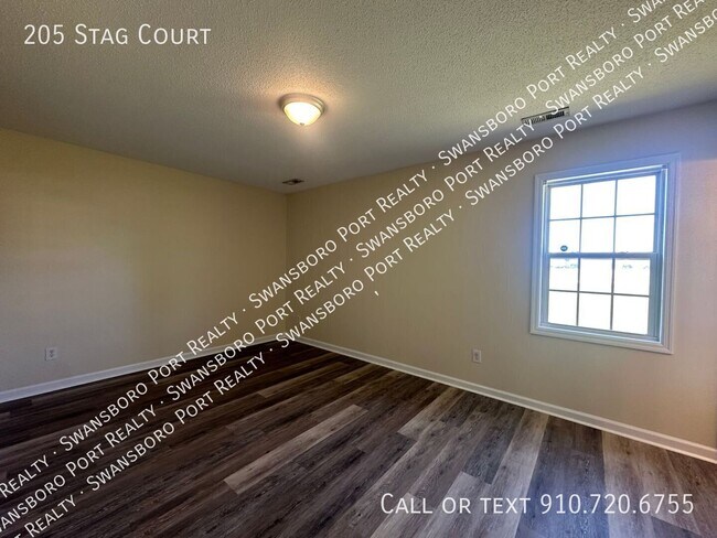 Building Photo - 205 Stag Ct