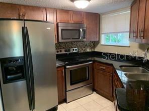 Building Photo - 1948 Lake Atriums Cir