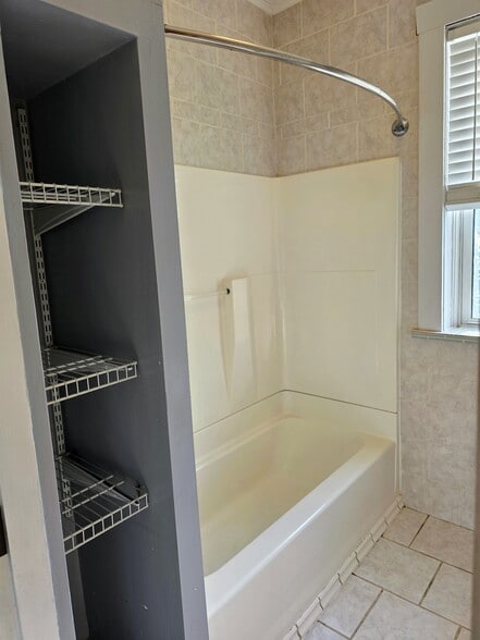 Bathroom - 5229 Lansdowne Ave