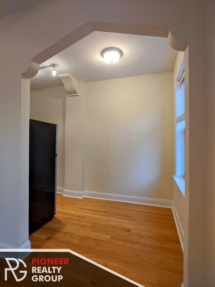 Building Photo - 618 W Patterson Ave