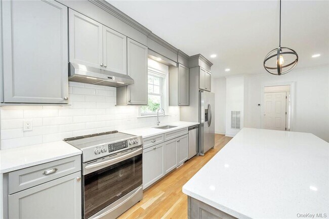 Building Photo - 233 Lincoln Ave