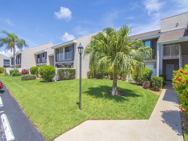 Building Photo - 3206 S Lakeview Cir