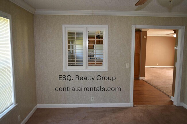 Building Photo - 16801 Cornfield Dr