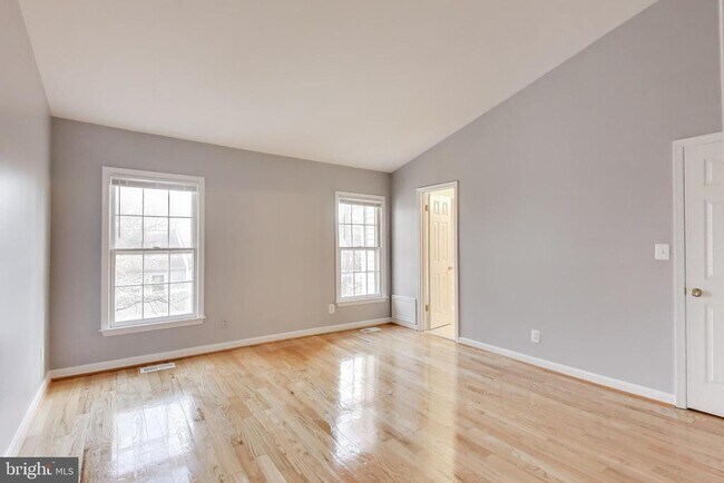 Building Photo - 2851 Strauss Terrace